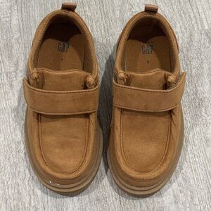 NWOT GAP Kids Tan Suede size 8 shoes